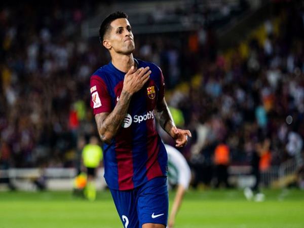 Barca có nên mua đứt Cancelo?